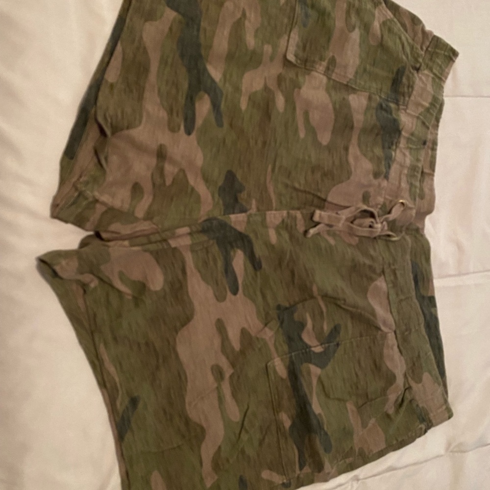 Terra & Sky camo shorts (2X)